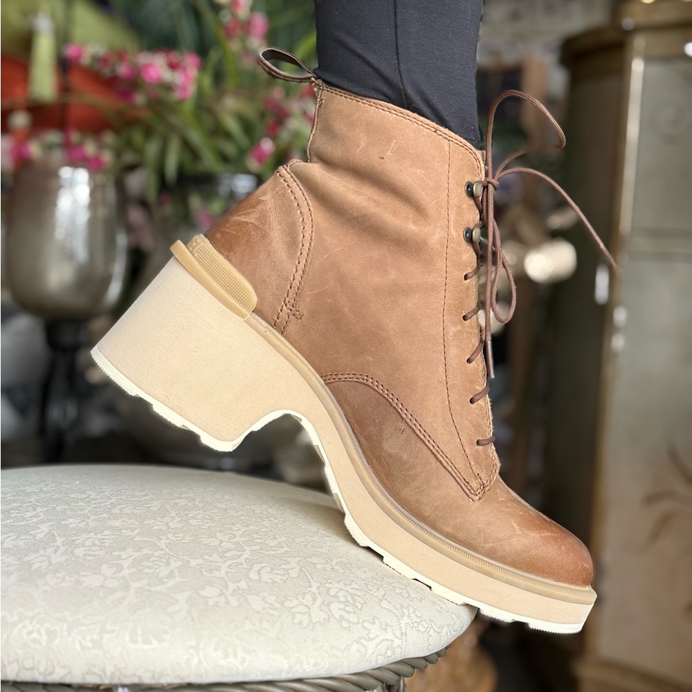 SOREL waterproof boots  Women's Tan Leather Boots - Picture 7 of 15